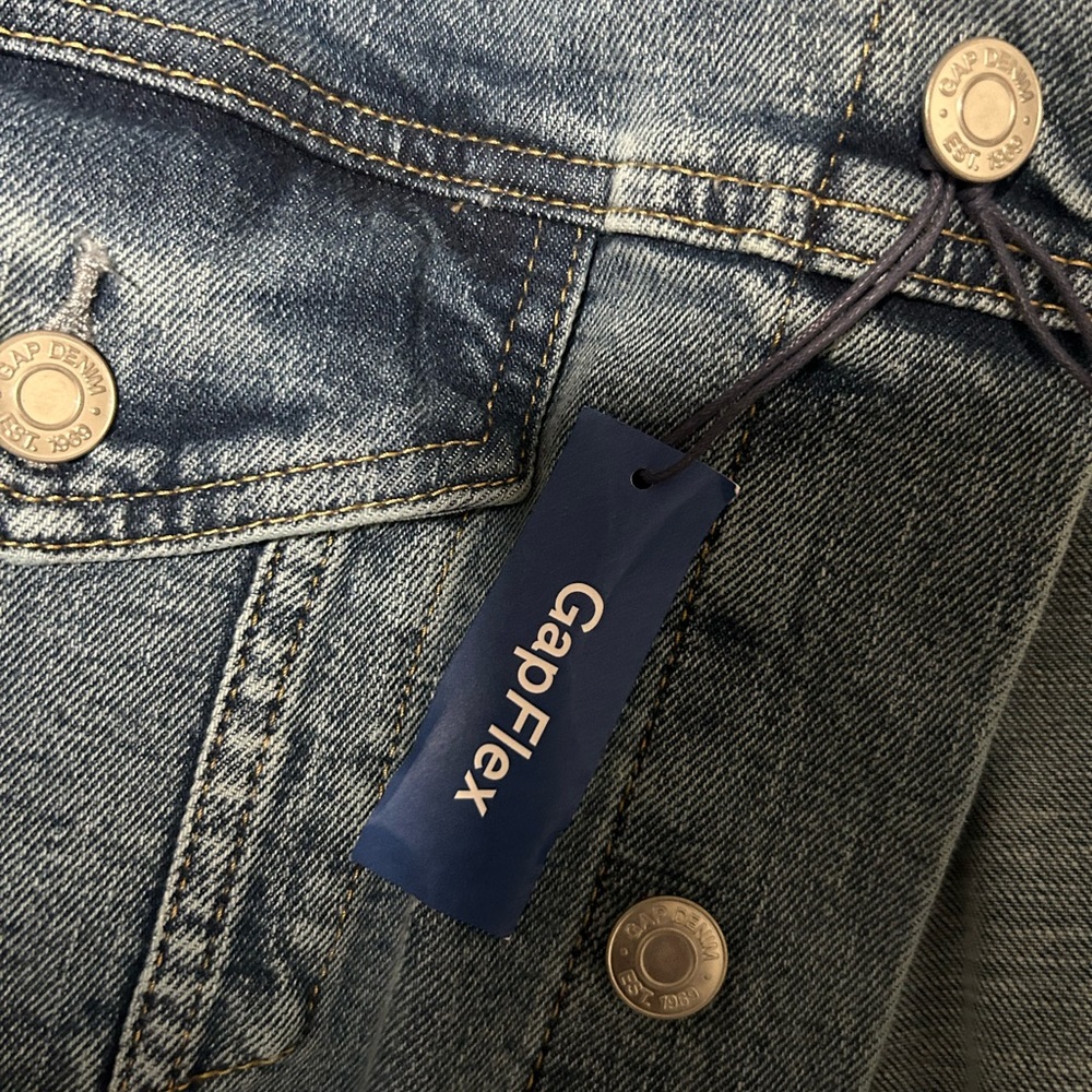 *NEW* GAP Denim Jacket - Picture 4 of 5